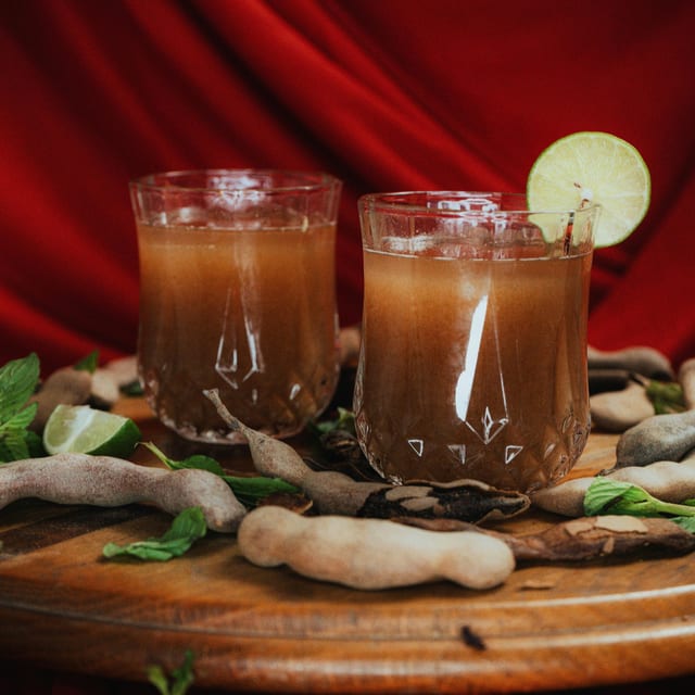 Tamarind / Tamarindo.